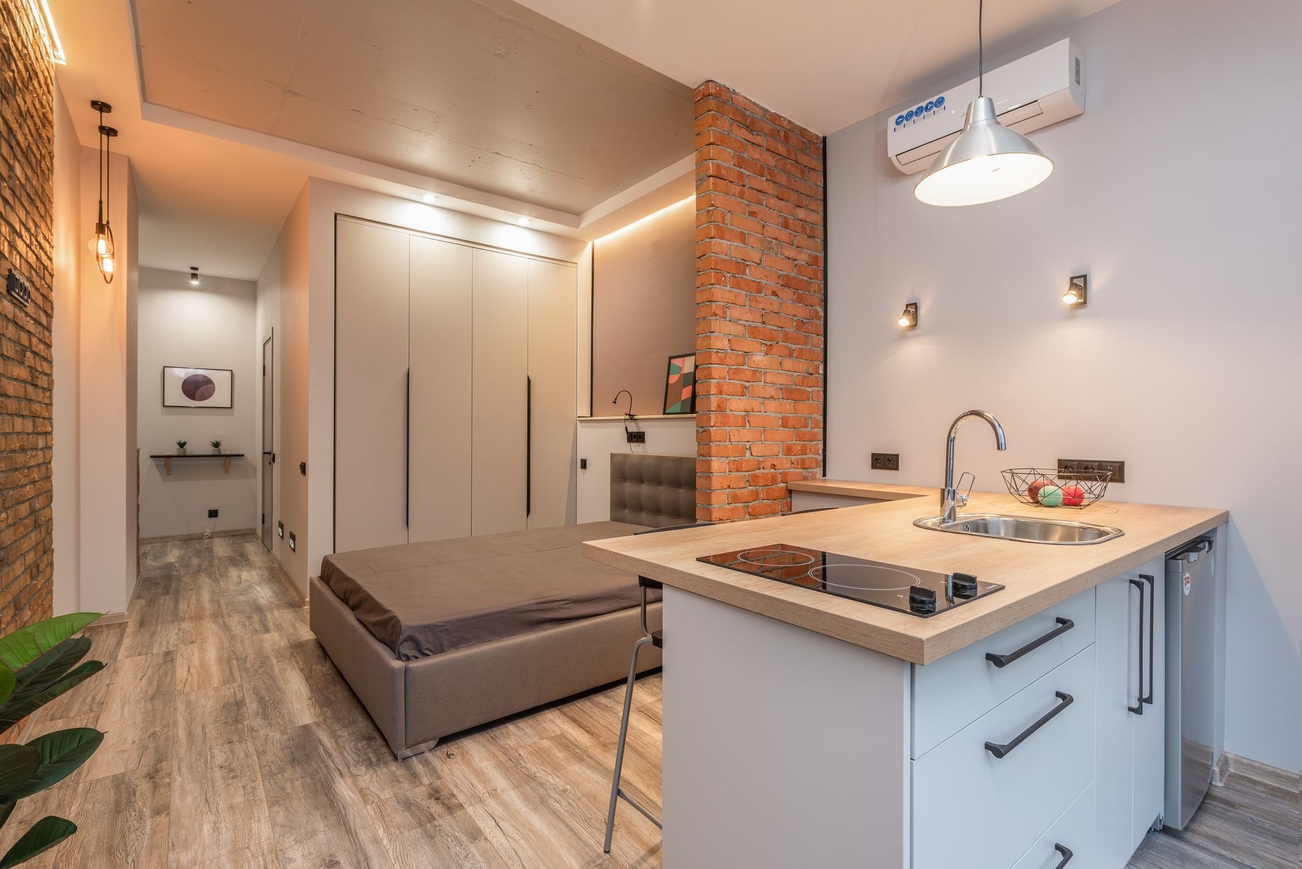 Intérieur d'un studio meublé destiné à la location
